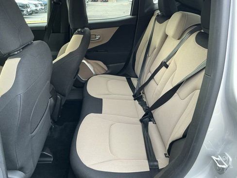 Used 2015 Jeep Renegade Latitude w/ Popular Equipment Group image 13