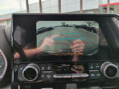 Used 2023 Toyota Highlander XLE image 20