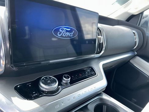 Used 2025 Ford Expedition Platinum AWD/4WD image 12