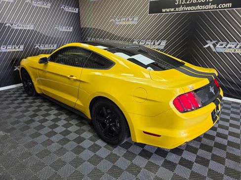 Used 2017 Ford Mustang Coupe RWD image 9
