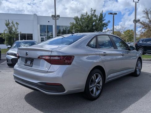 Used 2024 Volkswagen Jetta SE FWD image 4