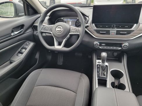 Used 2025 Nissan Altima 2.5 SV w/ SV Special Edition Package image 9