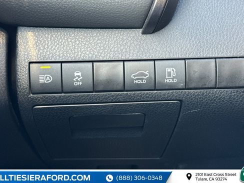 Used 2024 Toyota Camry SE image 30