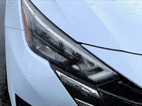 Used 2025 Nissan Versa SV w/ Trunk Package image 18