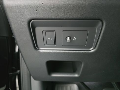 New 2026 Land Rover Discovery Dynamic SE image 26