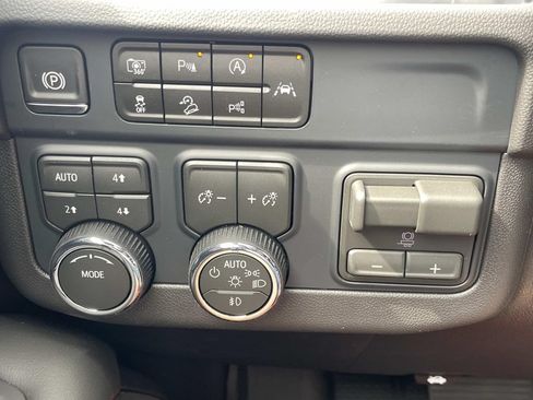 New 2026 Chevrolet Suburban RST w/ Comfort Package AWD/4WD image 33