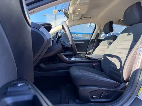 Used 2018 Ford Fusion SE w/ Fusion SE Technology Package image 7