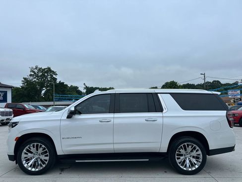 Used 2021 Chevrolet Suburban Premier w/ Premium Package AWD/4WD image 4