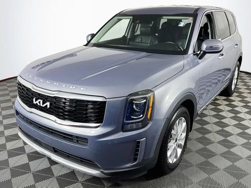 Used 2022 Kia Telluride LX AWD/4WD image 3