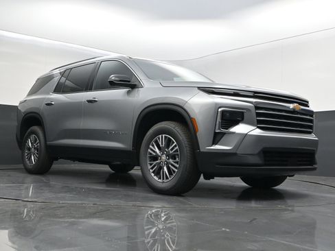 New 2026 Chevrolet Traverse LT w/ Driver Confidence Package FWD image 40
