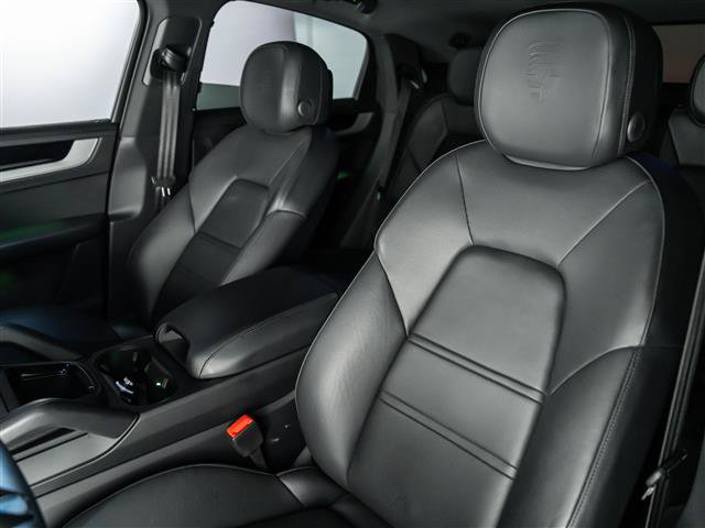 Certified 2025 Porsche Cayenne Coupe AWD/4WD image 5