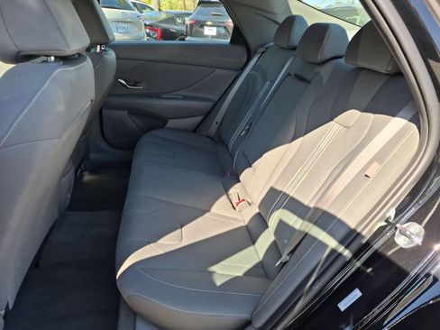 Used 2025 Hyundai Elantra SEL FWD image 28