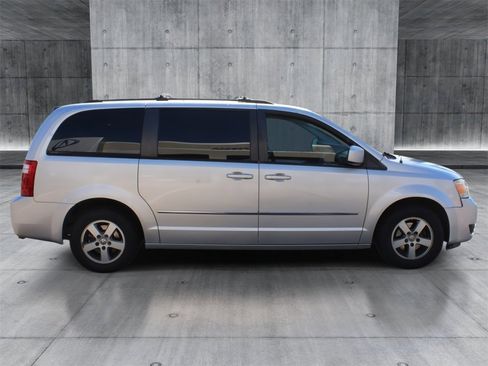 Used 2010 Dodge Grand Caravan SXT w/ Entertainment Group 2 image 6