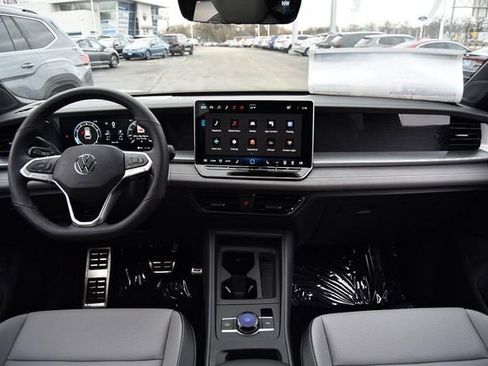New 2026 Volkswagen Tiguan SE R-Line image 7