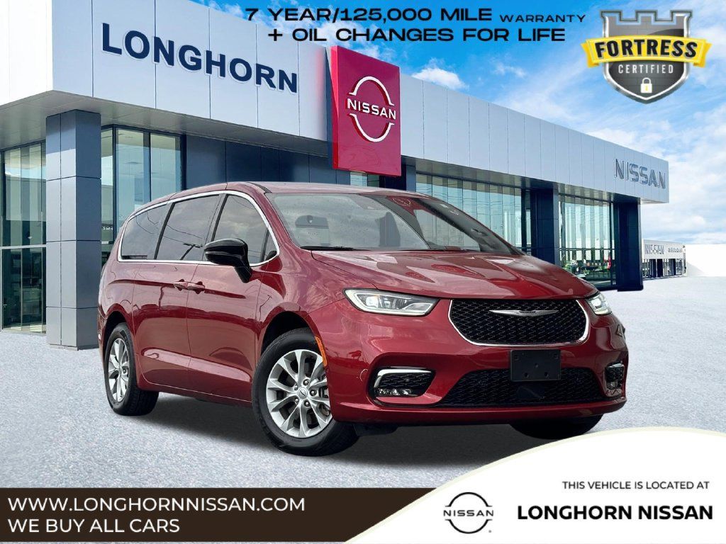 Used 2025 Chrysler Pacifica Select AWD/4WD image 1