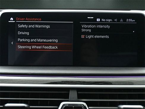 Used 2021 BMW 750i xDrive w/ Executive Package image 37