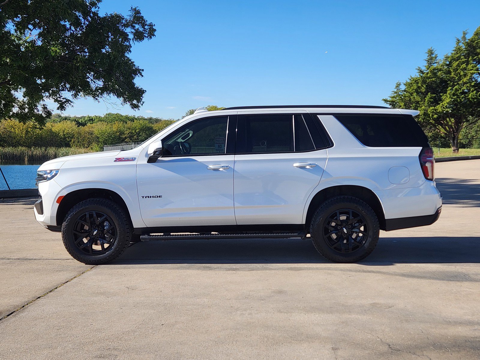 Used 2022 Chevrolet Tahoe Z71 w/ Z71 Off-Road Package AWD/4WD image 3