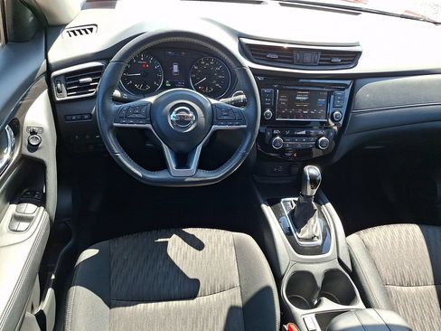 Used 2020 Nissan Rogue SV AWD/4WD image 2