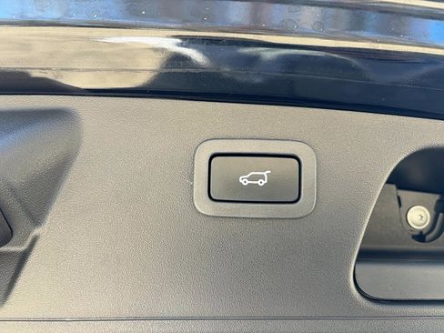 Used 2018 Jaguar E-PACE S image 10