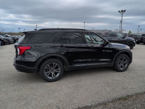 Used 2023 Ford Explorer XLT w/ Equipment Group 202A image 5