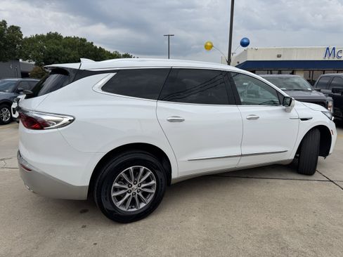 Used 2024 Buick Enclave Premium image 5