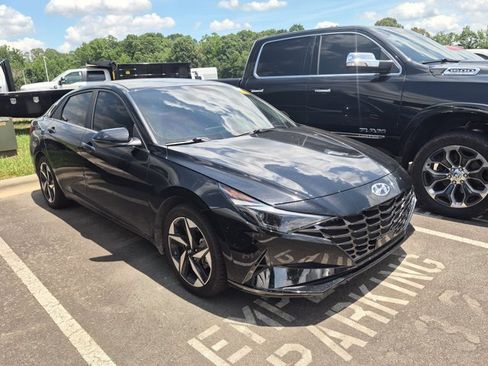 Used 2023 Hyundai Elantra Limited FWD image 2