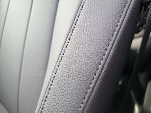Used 2025 Mercedes-Benz GLB 250 4MATIC image 15