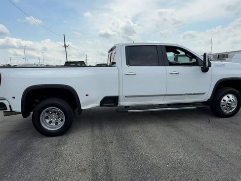 Used 2025 Chevrolet Silverado 3500 High Country w/ High Country Premium Package AWD/4WD image 9