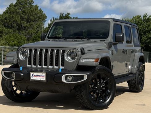 Used 2023 Jeep Wrangler Unlimited Sahara AWD/4WD image 2