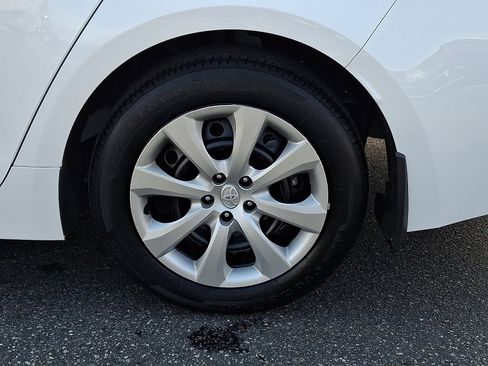 Used 2025 Toyota Corolla LE image 8