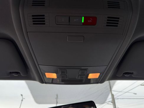 Used 2022 Volkswagen Taos SE image 18