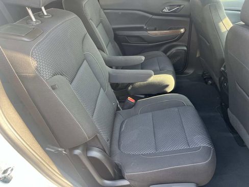 Used 2020 GMC Acadia SLE w/ Driver Convenience Package image 28