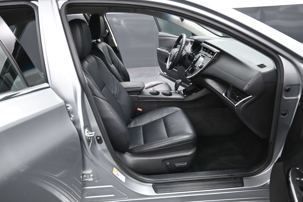Used 2016 Toyota Avalon XLE FWD image 33