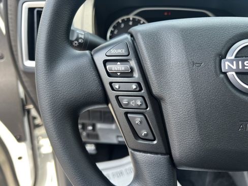 Used 2025 Nissan Frontier SV image 10
