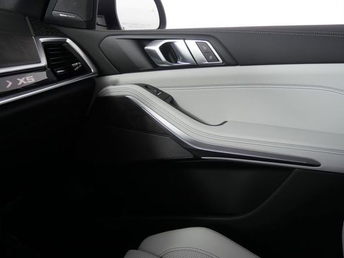 Used 2025 BMW X5 xDrive50e w/ Premium Package image 25