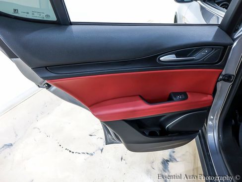 Used 2018 Alfa Romeo Stelvio AWD image 27