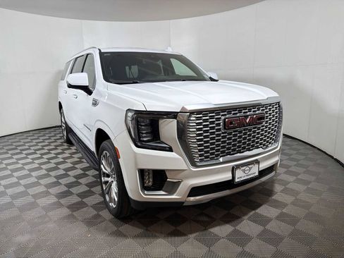 Used 2023 GMC Yukon XL Denali image 2