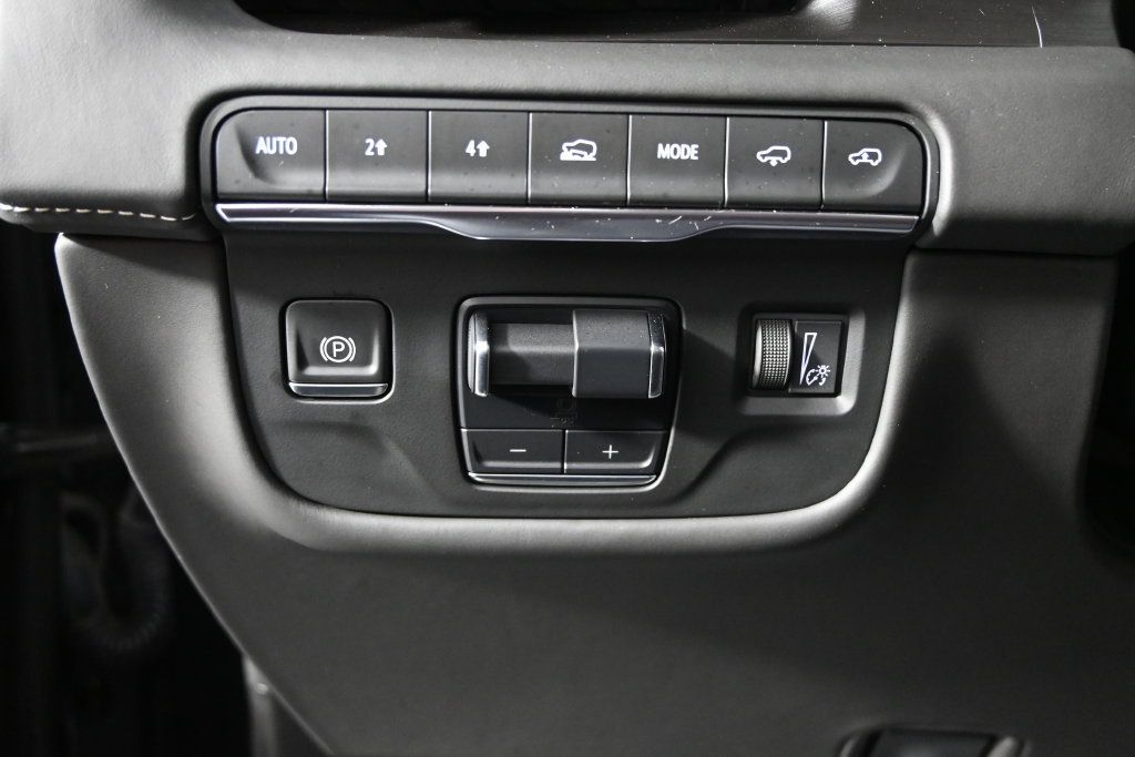 Used 2024 Cadillac Escalade Sport Platinum w/ LPO, ONYX Package AWD/4WD image 26