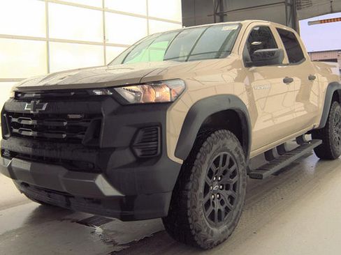 Used 2024 Chevrolet Colorado Trail Boss w/ Advanced Trailering Package AWD/4WD image 4