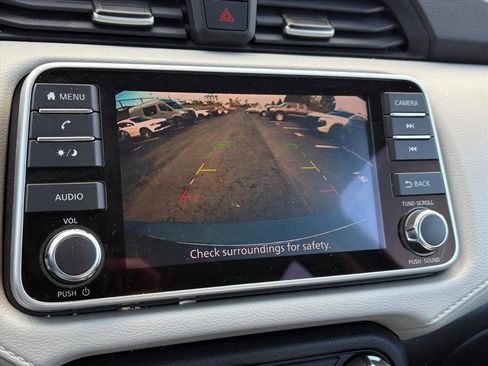 Used 2022 Nissan Versa SV w/ Electronics Package image 9