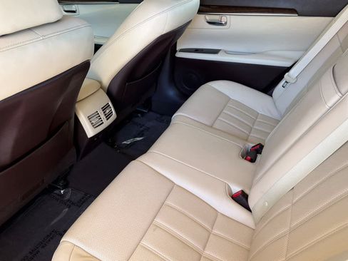 Used 2016 Lexus ES 350 w/ Luxury Package w/Wood Trim FWD image 4