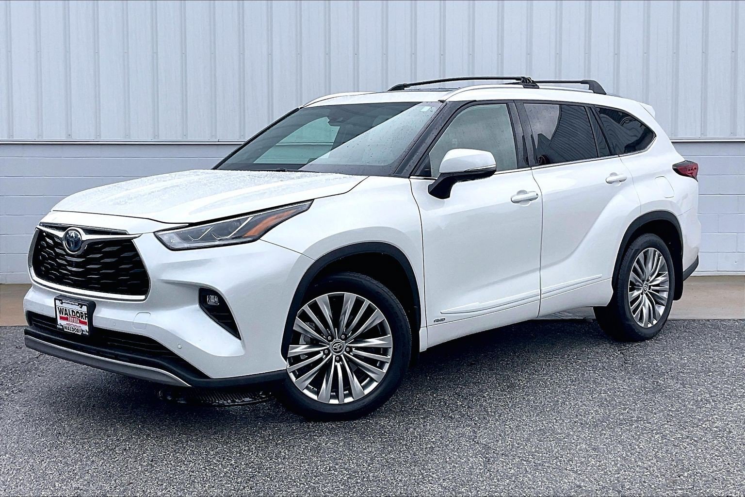Used 2022 Toyota Highlander Platinum AWD/4WD image 2