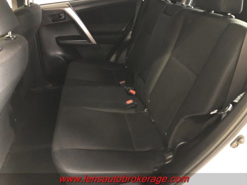 Used 2018 Toyota RAV4 LE image 13