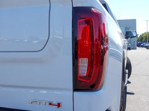 Used 2025 GMC Sierra 1500 AT4 w/ AT4 Premium Package AWD/4WD image 7
