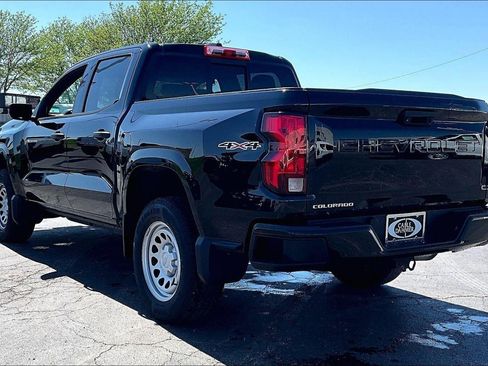 Used 2023 Chevrolet Colorado W/T w/ LPO, Pro Essentials Package image 5