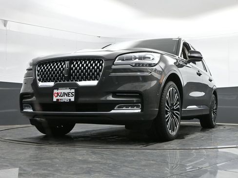 Used 2023 Lincoln Aviator Black Label w/ Class IV Trailer Tow Package AWD/4WD image 46