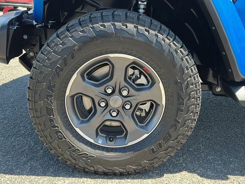 Used 2022 Jeep Gladiator Rubicon w/ Cold Weather Group image 10