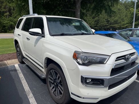 Used 2022 Toyota 4Runner Limited AWD/4WD image 2