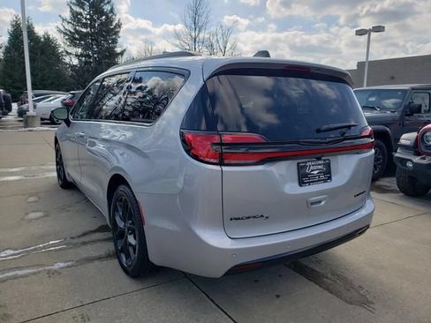 New 2026 Chrysler Pacifica Limited w/ S Appearance Package FWD image 4