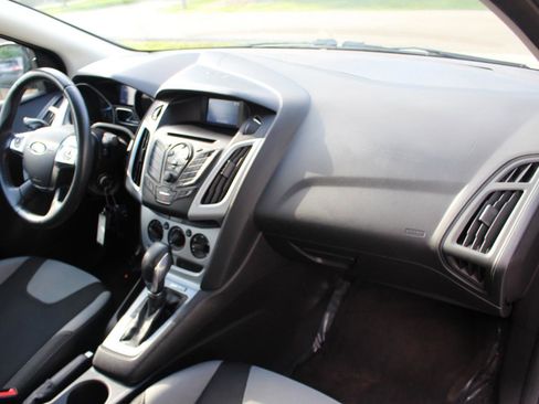 Used 2014 Ford Focus SE w/ SE Sport Package FWD image 36